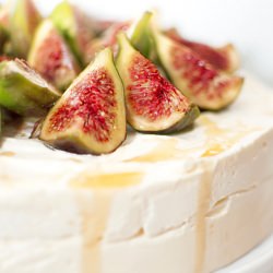 Iced Cake w/ Almonds, Honey, Figs - Recipe photo by Agnese Gambini
