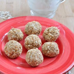 Oatmeal Peanut Butter Balls - Recipe photo by nutritiouseats