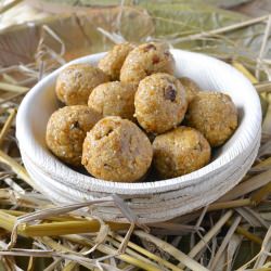 Oats and Walnut Ladoo - Recipe photo by Valarmathi