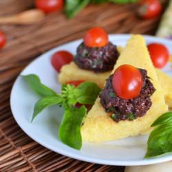 Polenta with Olive Tapenade - Recipe photo by Naturelita
