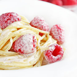 Spaghetti with Raspberries - Recipe photo by Niksya