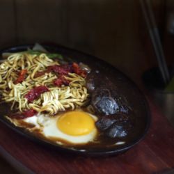 Sizzling Noodles - Recipe photo by Ribbonclown