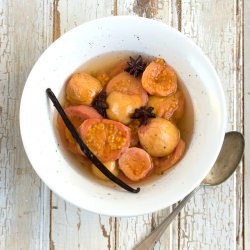 Guavas Poached in Vanilla Syrup - Recipe photo by drizzleanddip