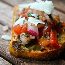 Pesto Bruschetta Crostini - Recipe photo by juliakrystine