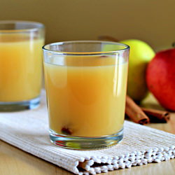 Hot Spiced Apple Cider - Recipe photo by zoom yummy
