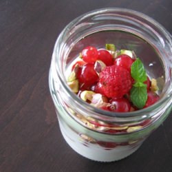 Greek Yogurt with Berries - Recipe photo by Kochfieber