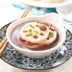 Lotus Root and Peanut Soup - Recipe photo by Yi