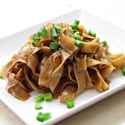 Rice Noodle with Soy & Spring Onion - Recipe photo by homewarming