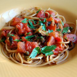 Spaghetti Puttanesca - Recipe photo by Amynonymous