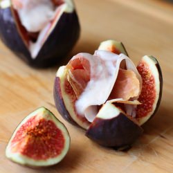 Fig and Prosciutto Snack - Recipe photo by Drina C