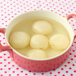 Rasgulla / Roshogolla - Recipe photo by swapnaz