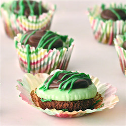 Mint Creme Brownie Cups - Recipe photo by easybaked