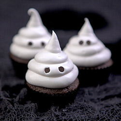 Marshmallow Ghost Cupcakes - Recipe photo by luluhorn