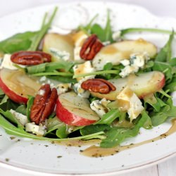 Arugula, Apple & Pecan Salad - Recipe photo by mauka