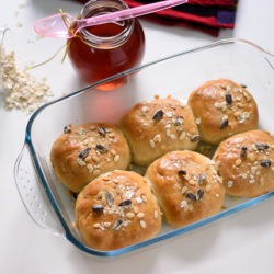 Oats And Honey Bread - Recipe photo by vegetariantastebuds