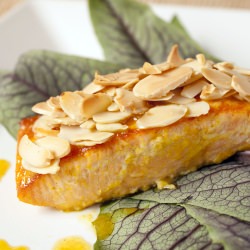 Honey Mustard Salmon with Almonds - Recipe photo by Aromas e Sabores