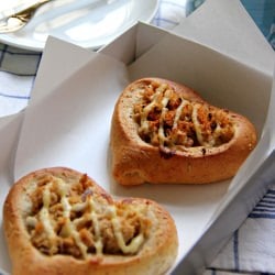 Heart Shape Tuna Buns - Recipe photo by mykitchen