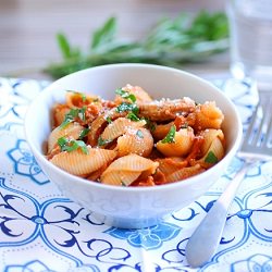 Conchiglie Alla Salsiccia e Panna - Recipe photo by carriepacini
