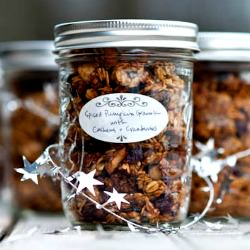 Spiced Pumpkin Granola - Recipe photo by WinnieAb