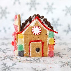 Mini Gingerbread Houses - Recipe photo by Yammie
