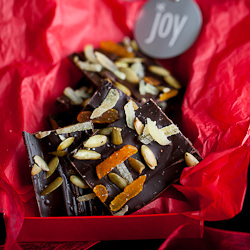 Dark Chocolate Bark with Ginger - Recipe photo by gourmandeinthek