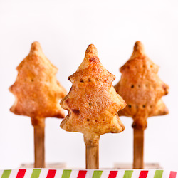Fruit Mince Pie Pops - Recipe photo by raspberricupcakes
