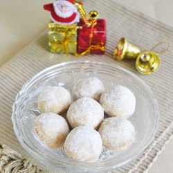 Snowball Cookies (Melting Moments) - Recipe photo by vsharmilee
