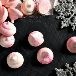 Peppermint Meringues - Recipe photo by gabbysgfree