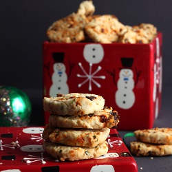Sundried Tomato Crackers - Recipe photo by tadkapasta