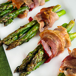 Bacon Wrapped Asparagus - Recipe photo by Poormet