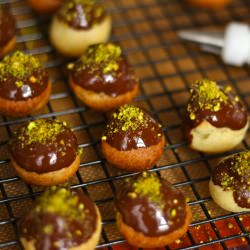 Profiterole & Blackberry Mascarpone - Recipe photo by cosmocookie