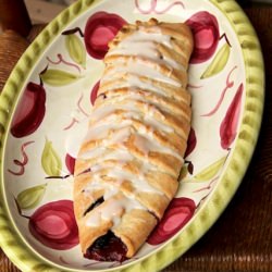 Strawberry Pastry Braid - Recipe photo by satisfymysweettooth