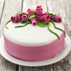 Almond Cake with Chocolate Mousse - Recipe photo by vanillla