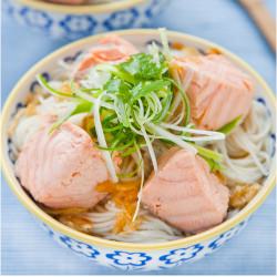 Salmon Rice Noodle Soup - Recipe photo by eggwan1013