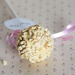 Almond Cakepops - Recipe photo by Graella de sucre