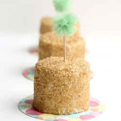 Mini Gold Cakes - Recipe photo by fauxmartha