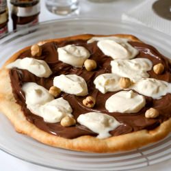 Nutella Pizza - Recipe photo by manusmenu