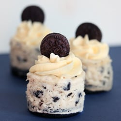 Mini Oreo Cheesecakes - Recipe photo by Sprinkle Charms