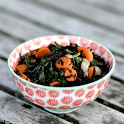Braised Hijiki, Maitakes, and Kale - Recipe photo by WinnieAb