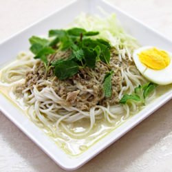 Thai Noodle with Tuna Curry Sauce - Recipe photo by homewarming