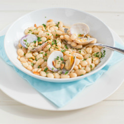 White Beans with Clams and Pine Nuts - Recipe photo by Gastroadikta