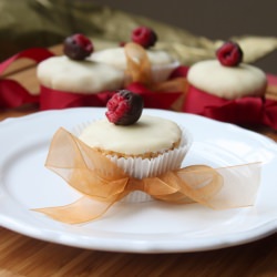Almond Poppy Seed Cupcakes - Recipe photo by itsybitsyfoodies