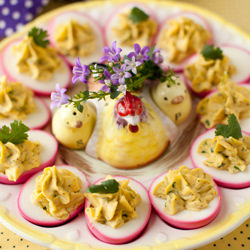 Purple Deviled Eggs - Recipe photo by cooking melangery