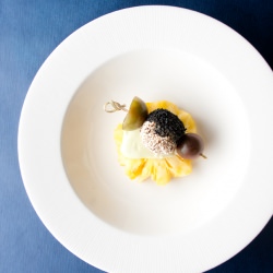 Ying Yang Sesame Rice Ball - Recipe photo by nonchalantgourmand