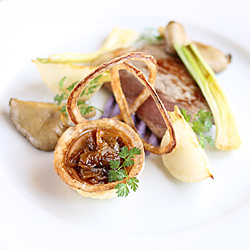 Sirloin with Roasted Onion Sauce - Recipe photo by chriesi