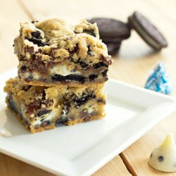 Double Cookies and Cream Kiss Bars - Recipe photo by dinnersdishesanddesserts