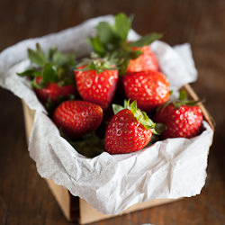 Madeira Marinated Strawberries - Recipe photo by lucullian