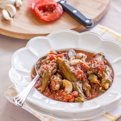 Okra with Tomatoes & Garlic - Recipe photo by delicieux