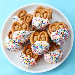 Biscoff Pretzel Bites - Recipe photo by twopeasandtheirpod