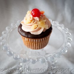 Banana Split Cupcakes - Recipe photo by Riverton Housewives